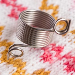anillo guía de hilos addi strike – el secreto para tejer jacquard y varios colores sin enredos